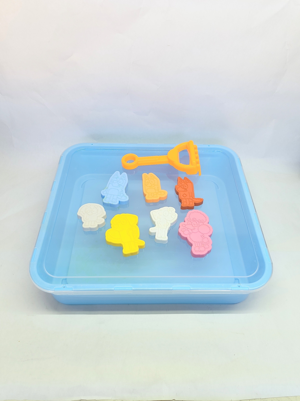 Bluey Deluxe Sensory Sand Bin With Top 7 Molds & Rake No Sand Included Bin Only